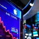 Illustration for article titled Former Apple Lawyer Tasked With Blocking Insider Trading Indicted on Charges of Insider Trading